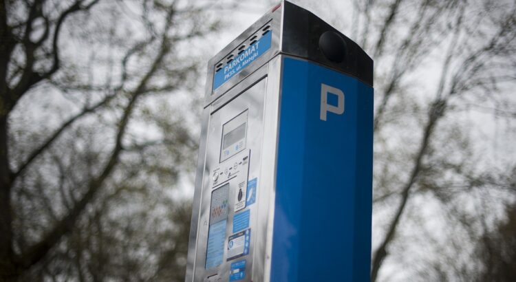 Parcmètre pour payer la zone bleue.
